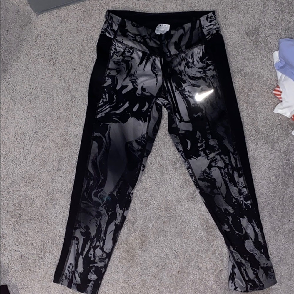 NIKE DRI-FIT LEGGINGS!!
